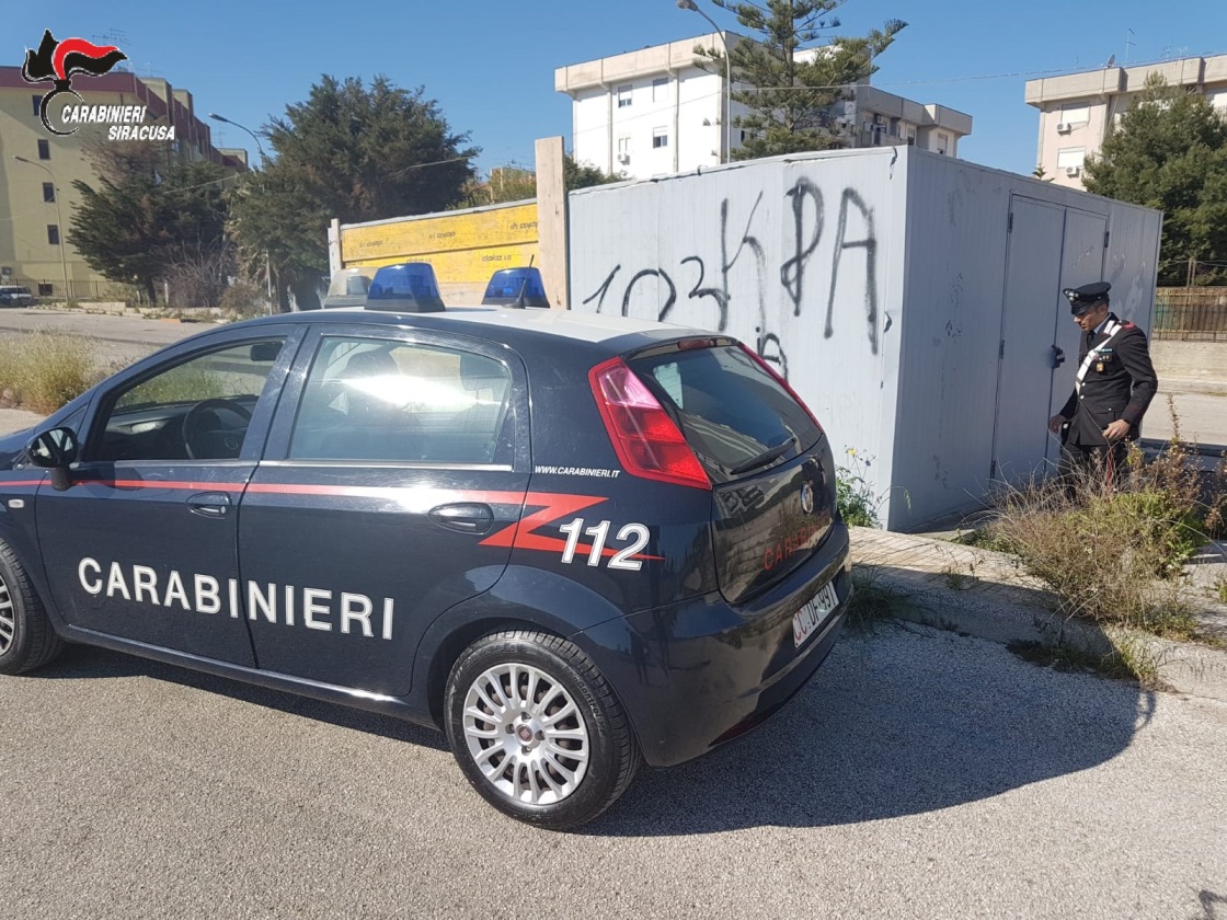 Risultato immagini per CARABINIERI BLITZ VIA ITALIA 103