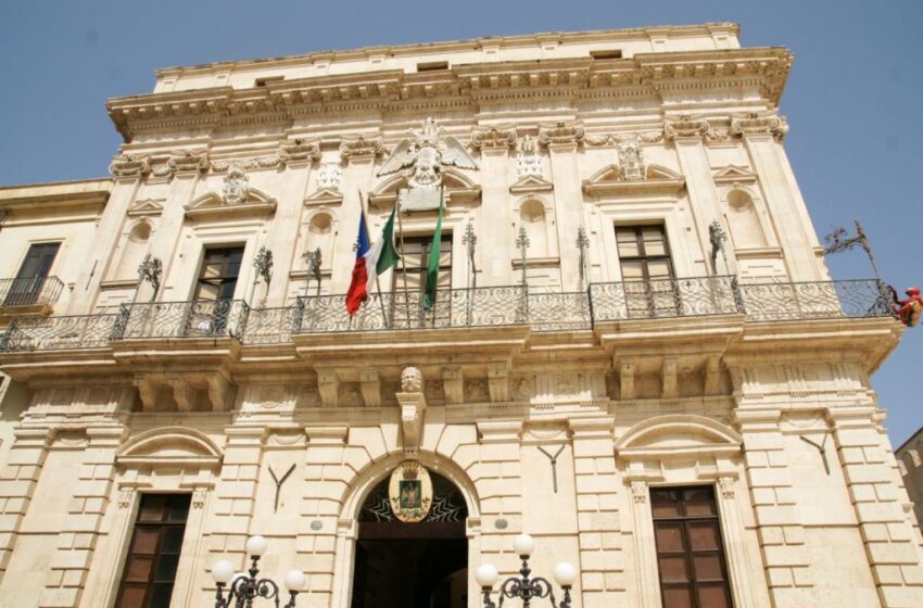 Post sui social in campagna elettorale: l'Agcom "bacchetta" Palazzo Vermexio
