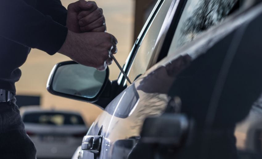  Siracusa. Furto aggravato, arrestato ladro “seriale”: prese di mira auto dei bagnanti