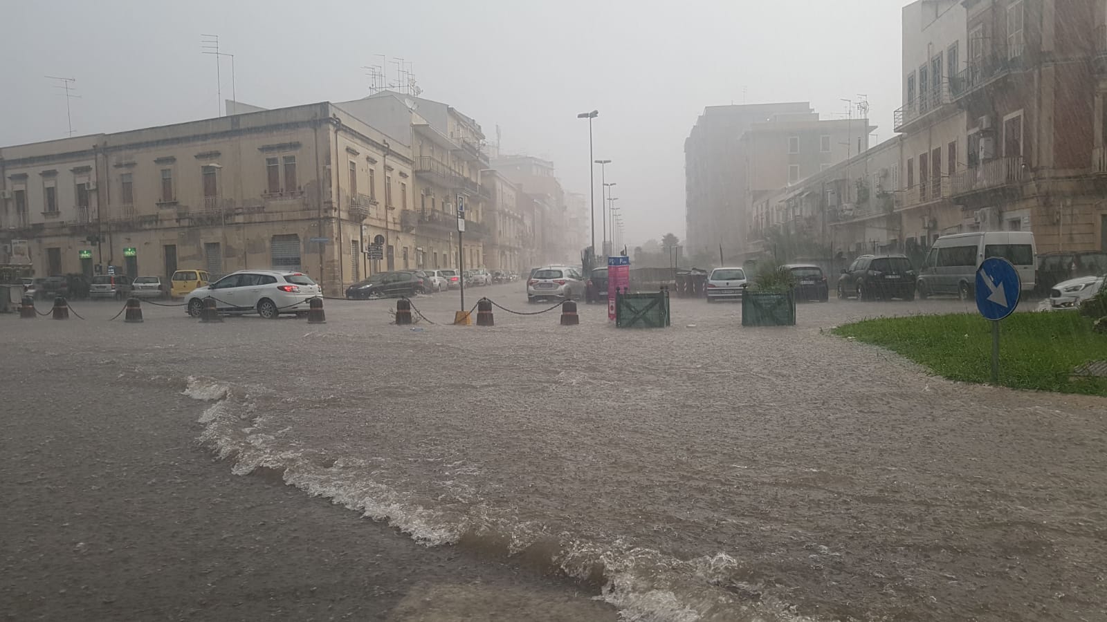 Bomba d'acqua su Siracusa : strade allagate, disagi e traffico in tilt. LE  IMMAGINI – SiracusaOggi.it