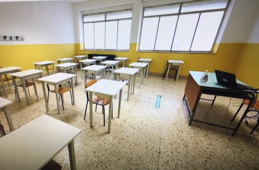  Scuola, per le superiori c'è un nuovo rinvio: in classe in Sicilia solo l'8 febbraio