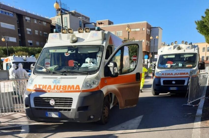  Ambulanze bloccate al Pronto Soccorso, “Mancavano i tamponi per il pre-triage”