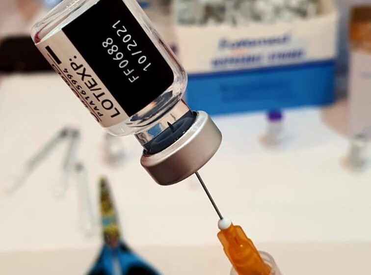  Vaccini nelle farmacie, Vinciullo fa arrabbiare Federfarma: “Tema sanitario, non politico”