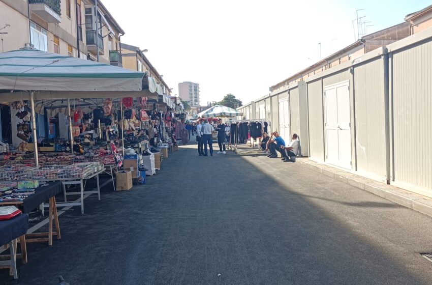 Mercato di via Giarre: “Riqualificazione monca e troppi disagi”, la protesta dei commercianti