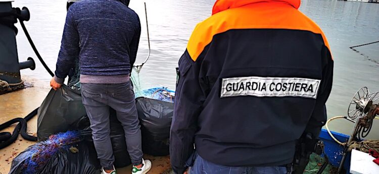  Pescatori di frodo al Plemmirio: sanzione per due diportisti scoperti in area B