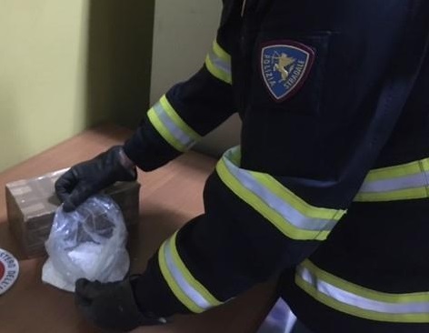  Corriere della droga arrestato dalla Polizia Stradale: 259 dosi di cocaina in auto