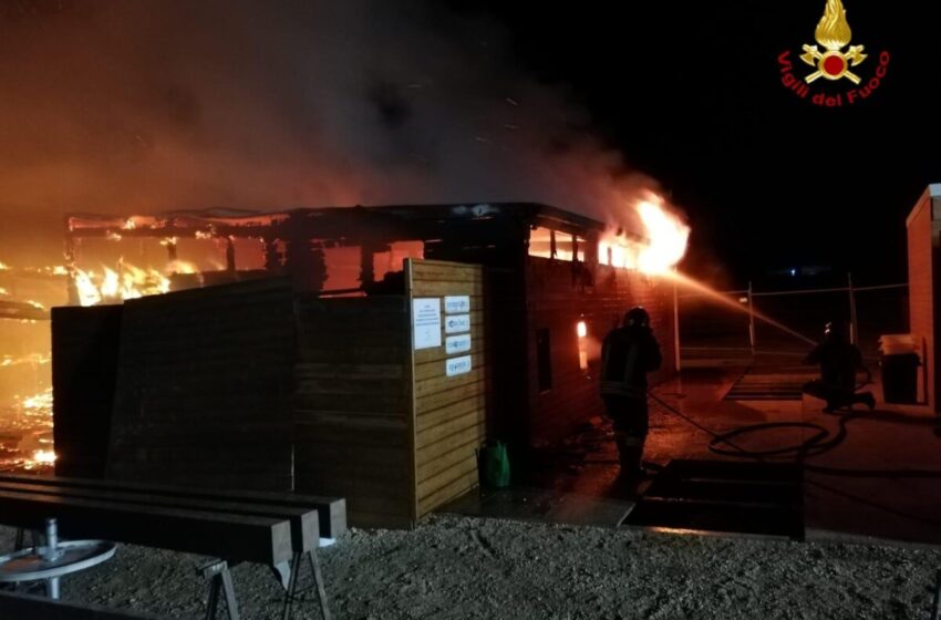  Incendio a San Lorenzo, danni ingenti per il “Lido Brizò”