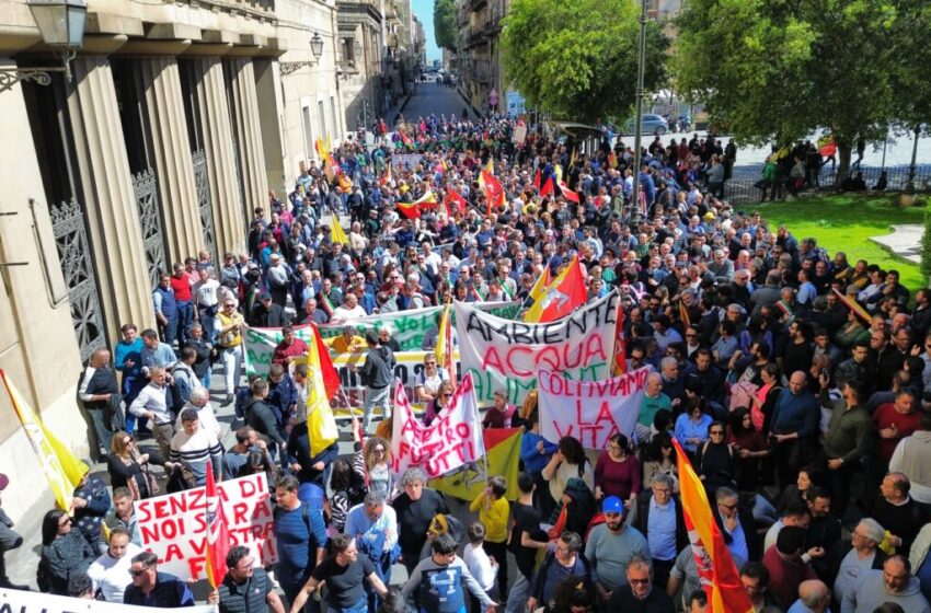  La protesta degli agricoltori e degli allevatori siciliani, in migliaia a Palermo