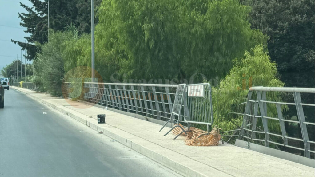 viale paolo orsi, dettaglio marciapiedi e ringhiere