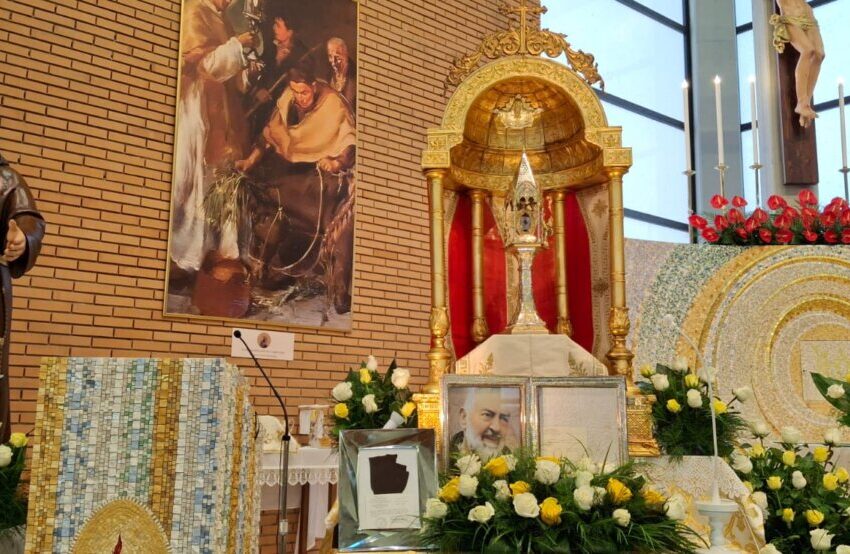  Le reliquie di Padre Pio a Siracusa, fedeli in fila alla Pizzuta