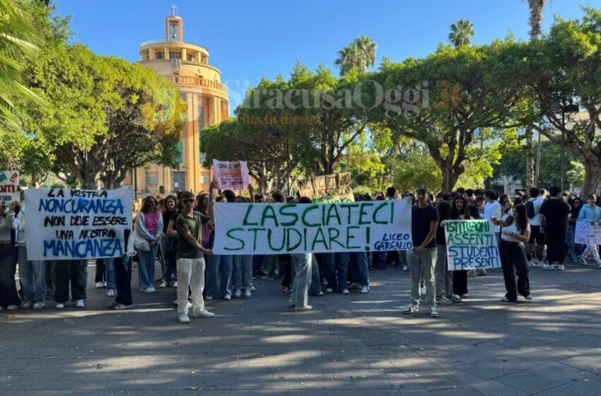  Poche aule al Gargallo e turni, studenti in piazza: “Diritto allo studio negato e disagi per i pendolari”