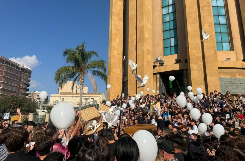  Gabriele, il giorno dell’ultimo saluto. “Morte assurda e ingiusta, la vita è ricca ma fragile”