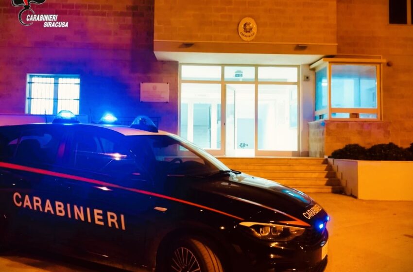  Minaccia l’ex compagna mostrando una pistola, 36enne allontanato dalla casa familiare