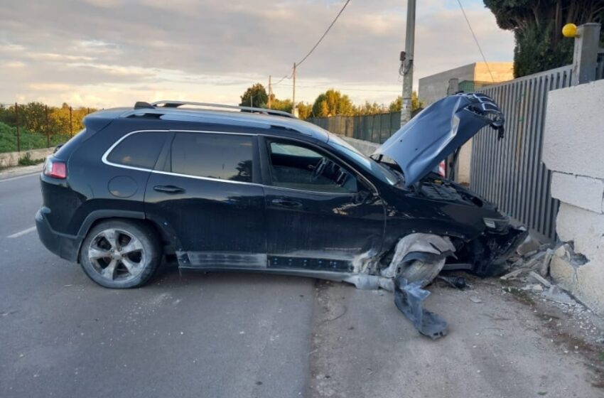  Ubriaca si schianta in auto, denunciata e patente ritirata