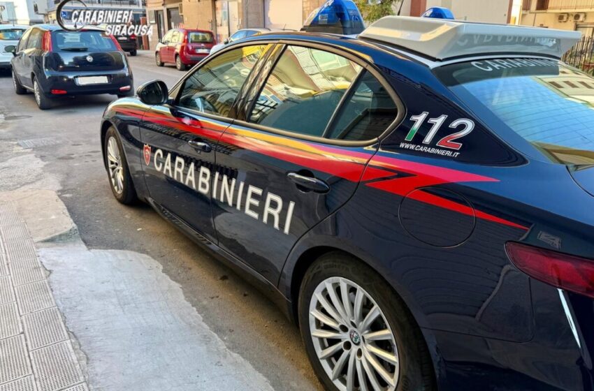  Ruba il borsello di un anziano e si dà alla fuga: 26enne arrestato