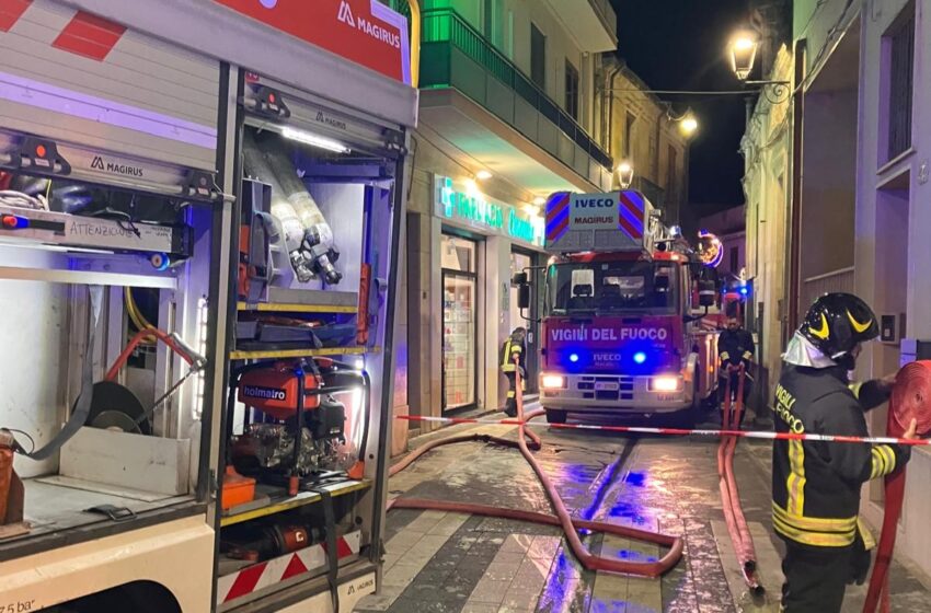  Paura a Melilli, incendio in un’abitazione di via Iblea