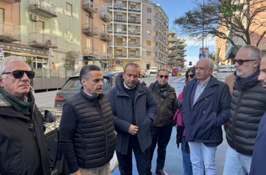  La crisi del commercio, ciclabili e pochi parcheggi: sopralluogo in viale Teocrito