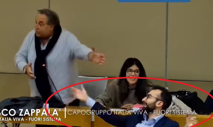  Quelle risatine in Consiglio comunale ma c’è (almeno) un consigliere che scuote la testa